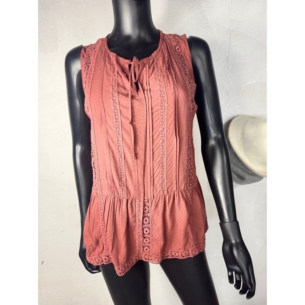 RO & DE‎ Women's Sleeveless Crochet Trim Peplum Top - Size M